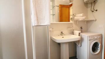 House, 2 Bedrooms, Garden View | Bathroom