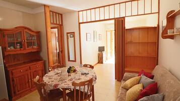Rumah, 2 kamar tidur, pemandangan kebun | Ruang makan