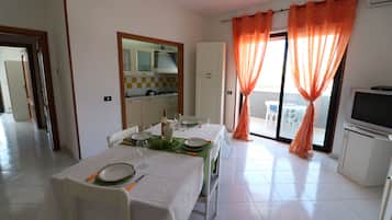 Maison, 2 chambres, balcon, vue ville | Cuisine privée