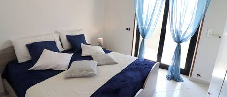 House, 2 Bedrooms, Balcony, City View | 3 bedrooms