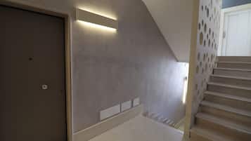 Casa, 2 habitaciones, balcón, vista a la ciudad | Vista frontal de la propiedad