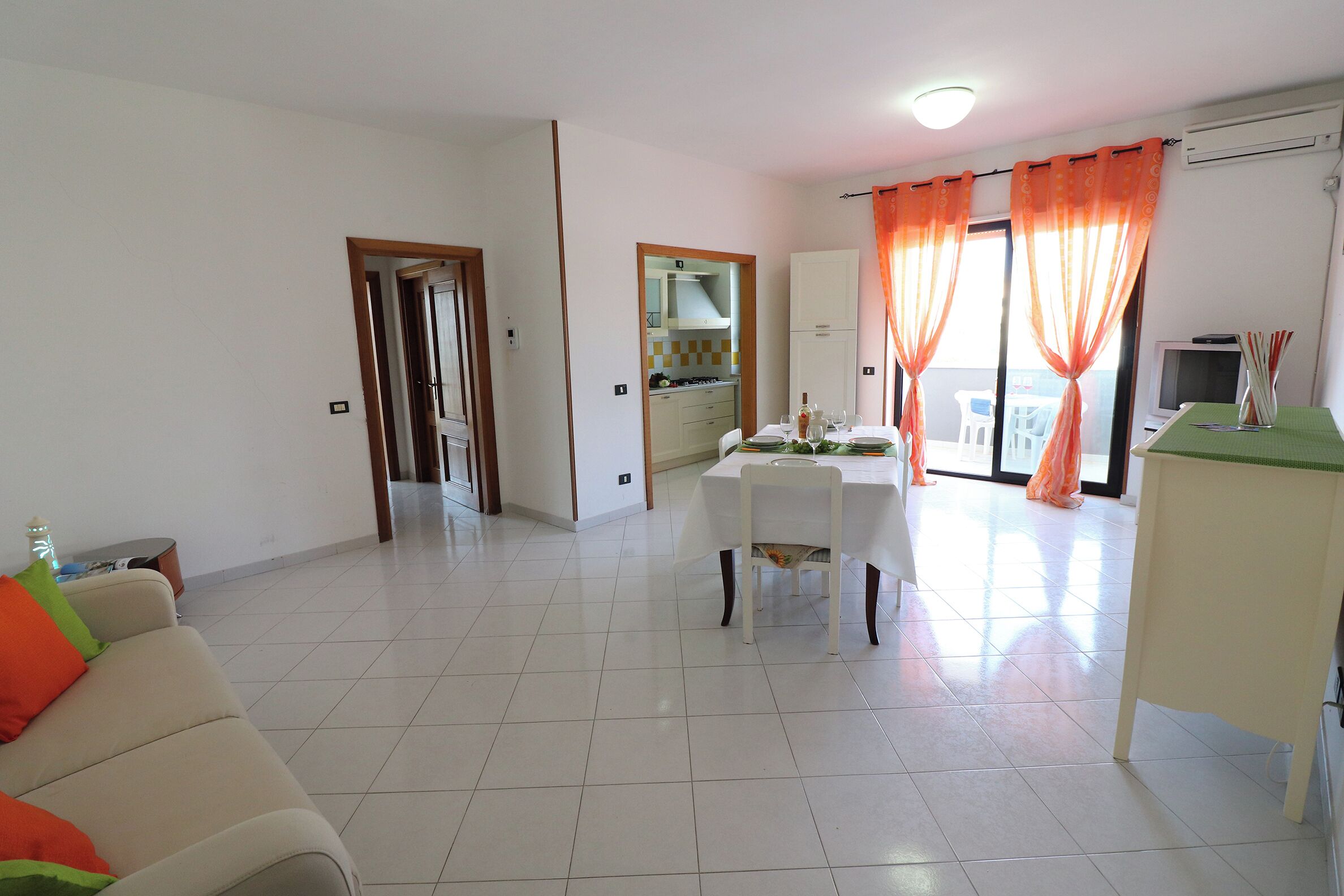 Casa, 2 habitaciones, balcón, vista a la ciudad | Área de sala de estar