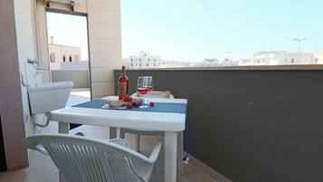 House, 2 Bedrooms, Balcony, City View | Balcony