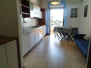 Ferienhaus, 2 Schlafzimmer, Balkon, Stadtblick | Innenbereich