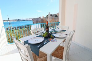 Departamento, 1 habitación, balcón, vista a la ciudad | Restaurante al aire libre