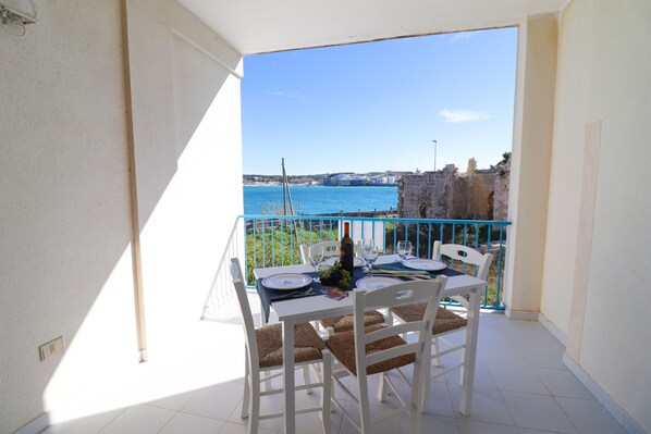 Apartment, 1 Bedroom, Balcony, City View | Outdoor dining