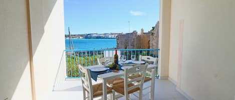 Appartement, 1 chambre, balcon, vue sur la ville | Restauration en plein air