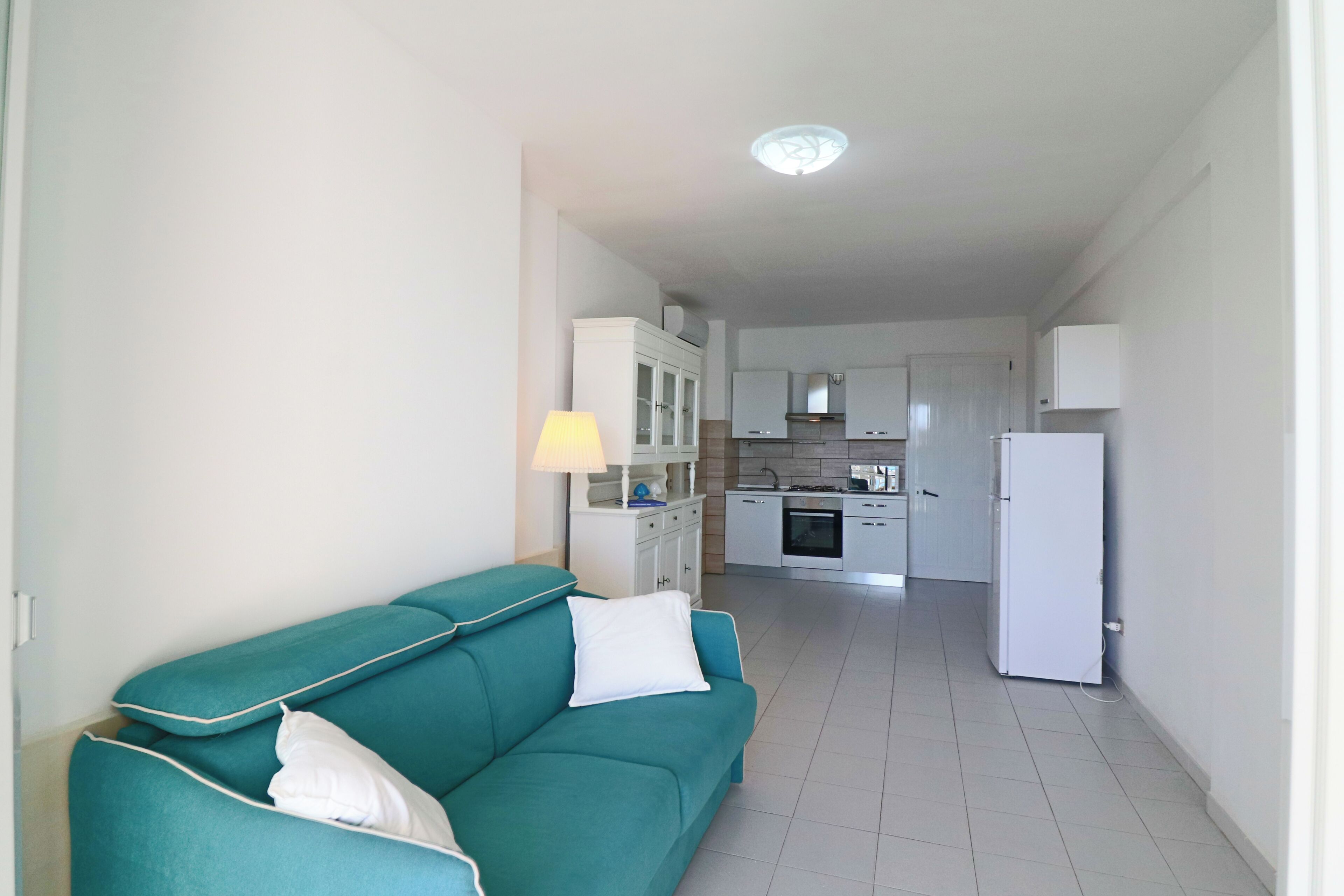 Apartamento, 1 quarto, sacada, vista para a cidade | Área de estar | TV