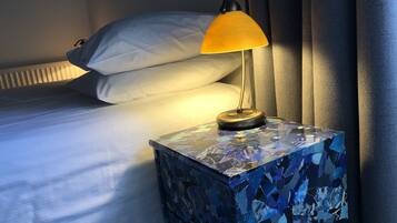 Hypo-allergenic bedding, desk, free WiFi