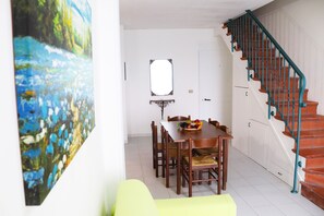 Maison, 2 chambres, balcon, vue ville | Restauration