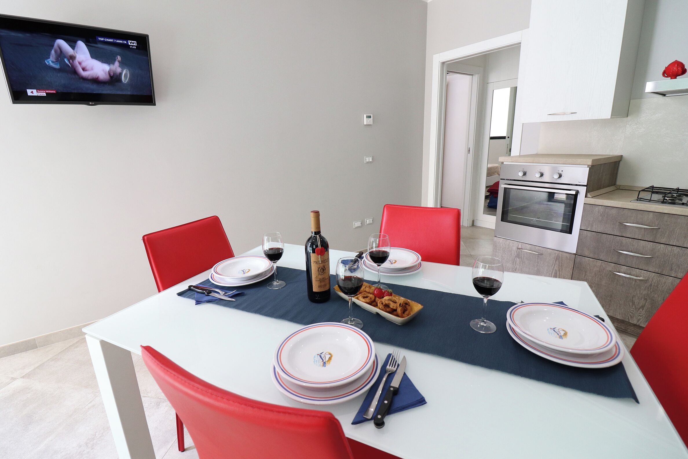 House, 1 Bedroom, Balcony, City View | Dining