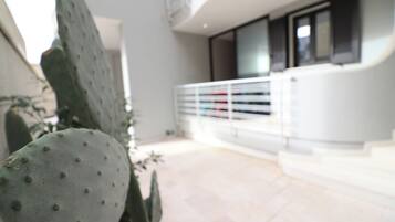 Casa, 1 habitación, balcón, vista a la ciudad | Balcón