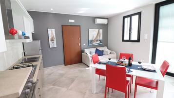 House, 1 Bedroom, Balcony, City View | Dining