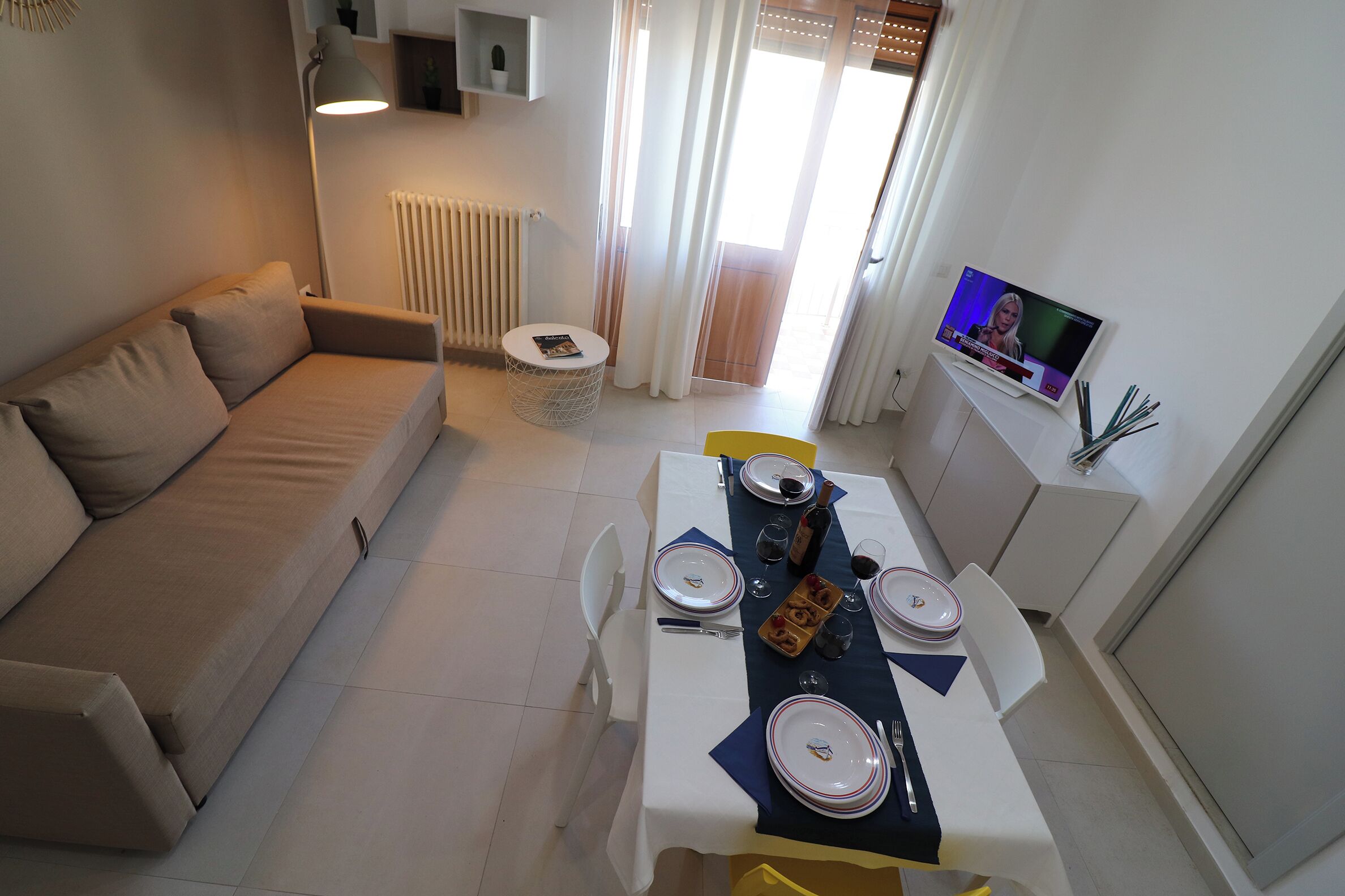 House, 1 Bedroom, Balcony, City View | Dining room