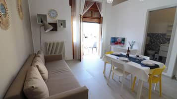 Ferienhaus, 1 Schlafzimmer, Balkon, Stadtblick | Esszimmer