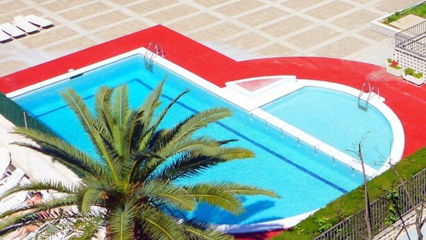 حمام سباحة
