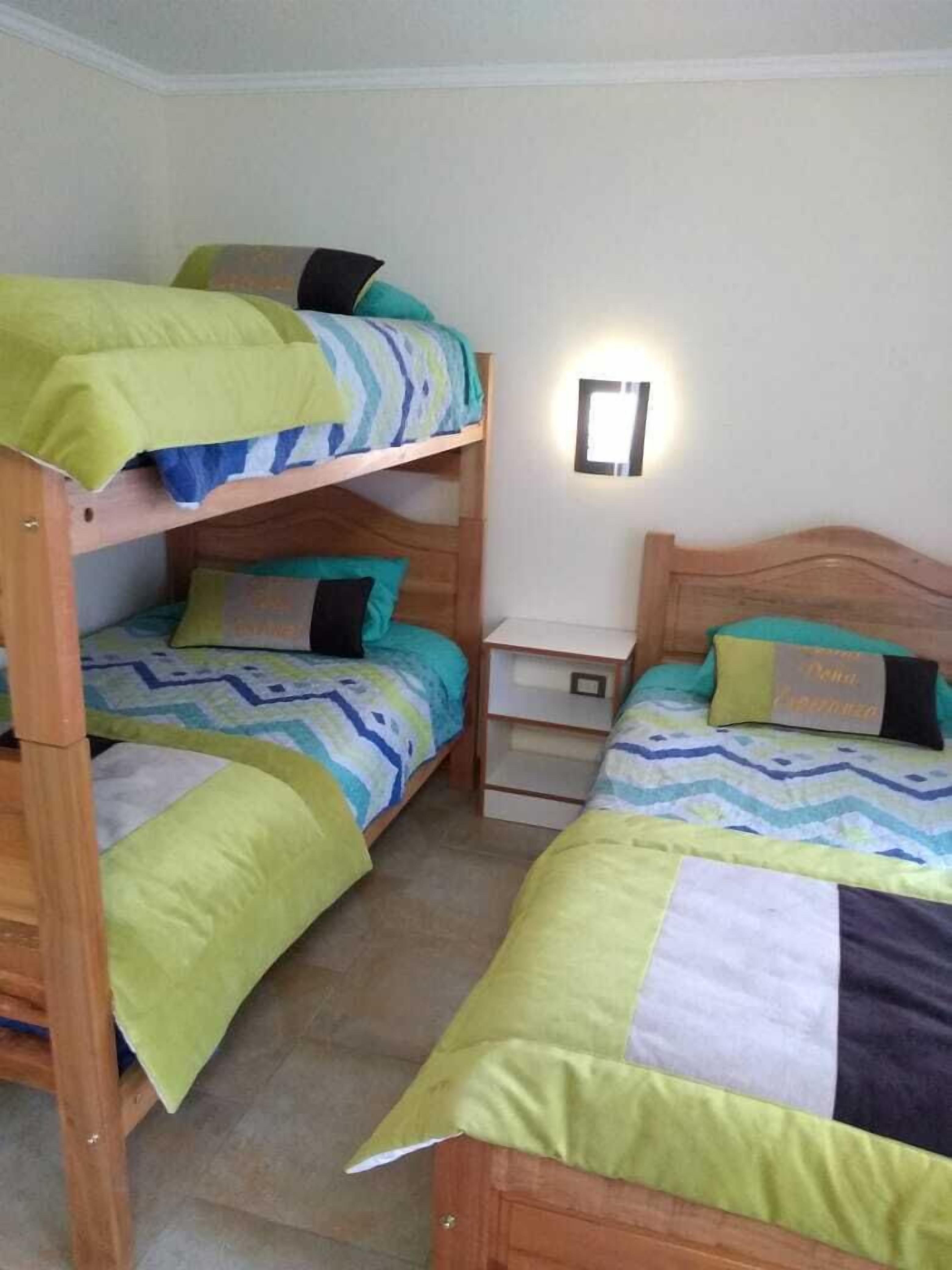 標準三人房 | 熨斗/熨衣板、床單