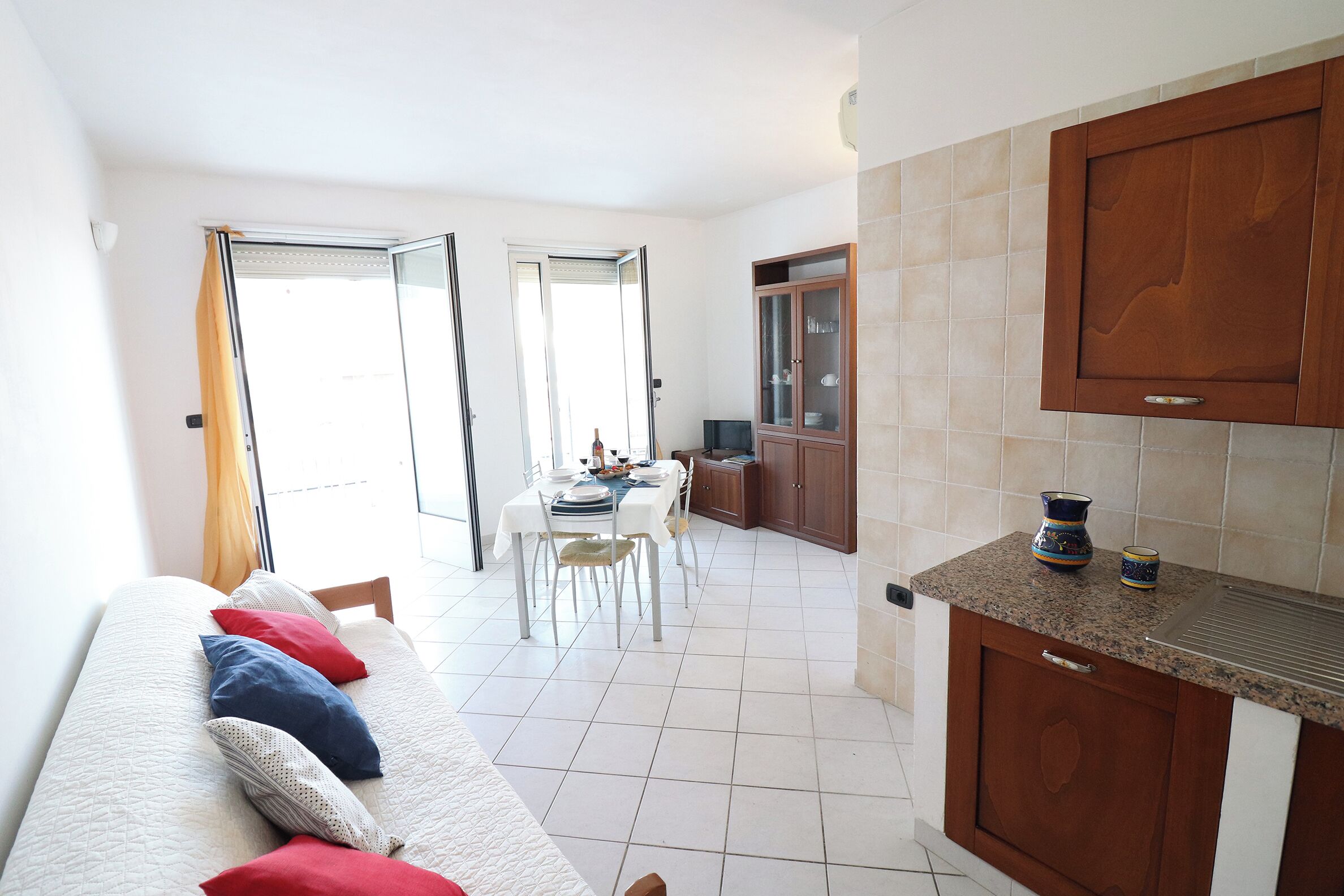 House, 1 Bedroom, Balcony, City View | Dining