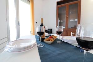 Casa, 1 habitación, balcón, vista a la ciudad | Restaurantes