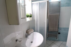 House, 1 Bedroom, Balcony, City View | Bathroom amenities | Free toiletries, hair dryer, bidet - Casa Vanessa Modern One-bedroom Apartment With sea View in Central Otranto (Otranto)