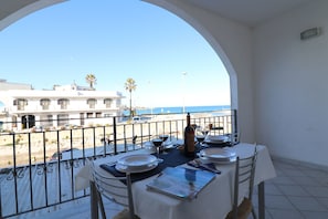 Casa, 1 habitación, balcón, vista a la ciudad | Balcón