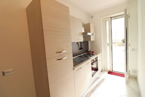 House, 1 Bedroom, Balcony, City View | Interior