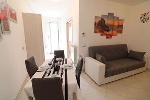 Rumah, 1 kamar tidur, balkon, pemandangan kota | Ruang makan