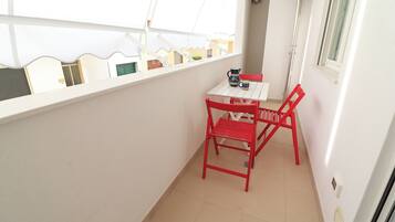 Huis, 1 slaapkamer, balkon, uitzicht op de stad | Balkon
