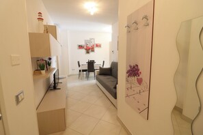 House, 1 Bedroom, Balcony, City View | Living area | TV