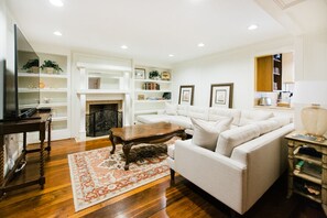 TV, fireplace