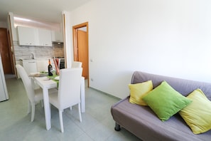 House, 1 Bedroom, City View | Living area