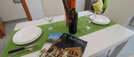 House, 1 Bedroom, City View | Dining