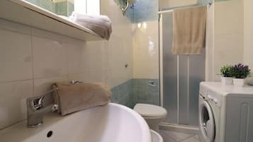House, 2 Bedrooms, Balcony, City View | Bathroom amenities | Free toiletries, hair dryer, bidet