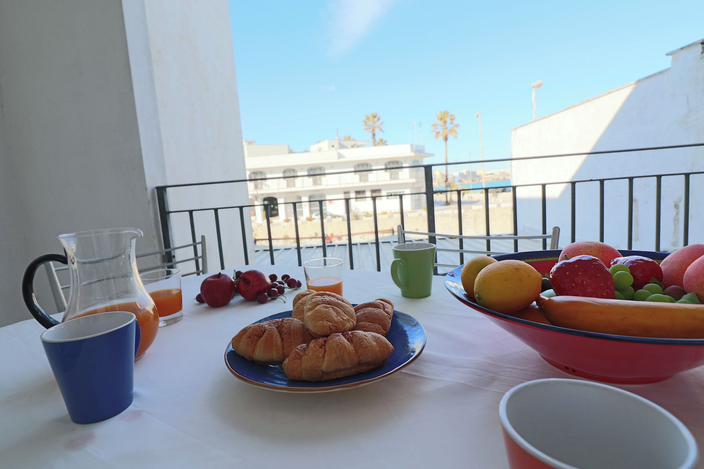 Casa, 2 quartos, sacada, vista para a cidade | Fachada