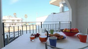 Casa, 2 quartos, sacada, vista para a cidade | Sacada