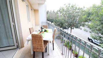 Ferienhaus, 2 Schlafzimmer, Balkon, Stadtblick | Unterkunftsgelände