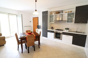 House, 2 Bedrooms, Balcony, City View | Interior
