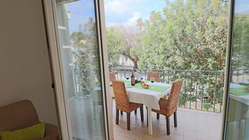 Ferienhaus, 2 Schlafzimmer, Balkon, Stadtblick | Speisen