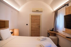 Bungalow | Minibar, safe på rommet, wi-fi (inkludert) og sengetøy