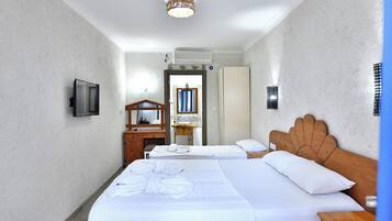 Quarto triplo luxo | Frigobar, cofres nos quartos, Wi-Fi de cortesia, roupa de cama