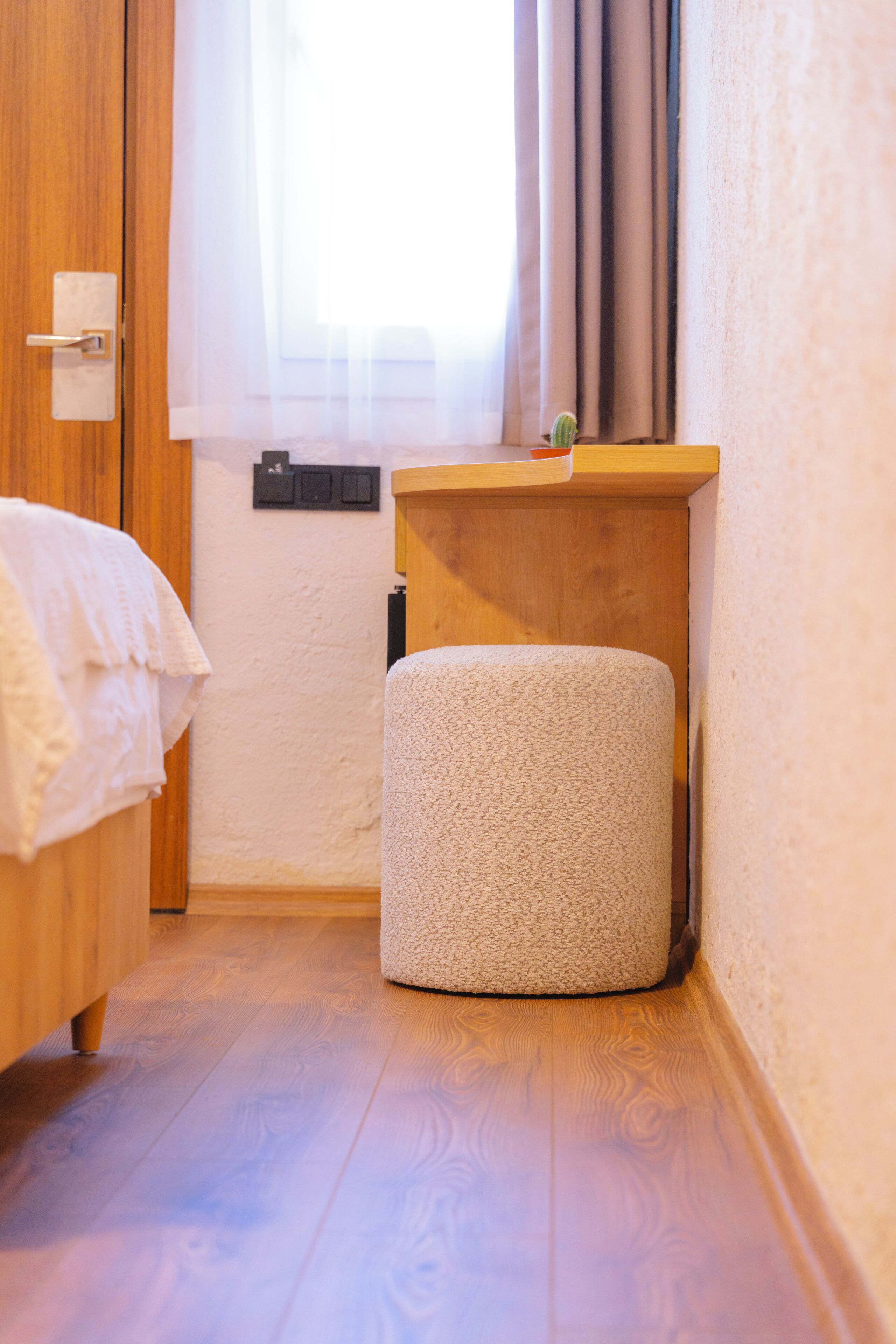 Een minibar, een kluis op de kamer, gratis wifi, beddengoed