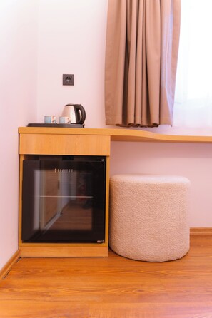 Minibar, Zimmersafe, kostenloses WLAN, Bettwäsche