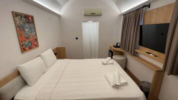 Minibar, in-room safe, free WiFi, bed sheets