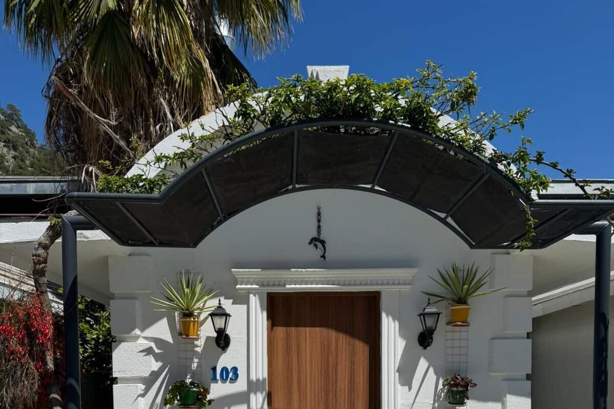 Minibar, caja de seguridad en la habitación, wifi gratis y ropa de cama