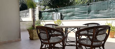 Casa, 2 habitaciones, balcón, vista al jardín | Restaurante al aire libre