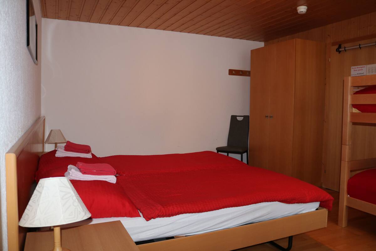 Free WiFi, bed sheets