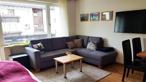 Apartment, Balkon (Berghex) | Wohnbereich | Flachbildfernseher