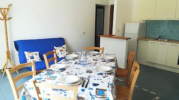 Casa, 2 camere da letto, balcone, vista città | Pasti