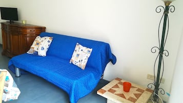 House, 2 Bedrooms, Balcony, City View | Interior