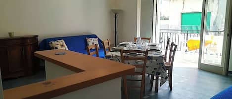 Maison, 2 chambres, balcon, vue sur la ville | Restauration